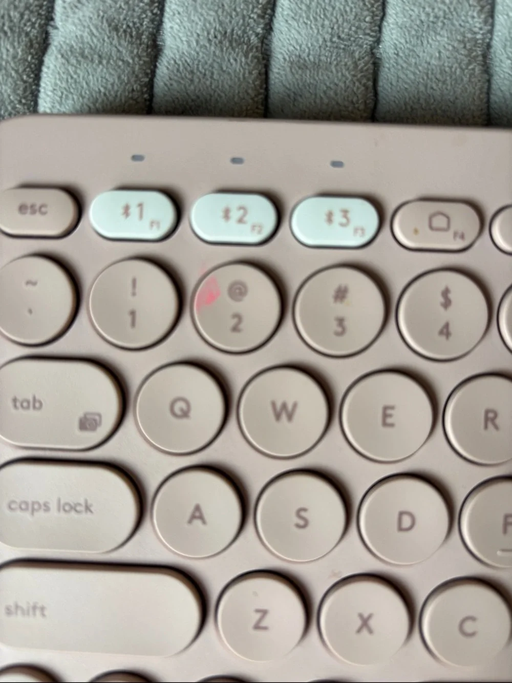 LOGITECH Compact Wireless Keyboard in Pink
